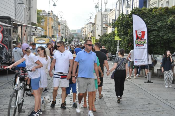 Ostatnia niedziela lata 2023 w Kielcach. Tłumy w centrum miasta