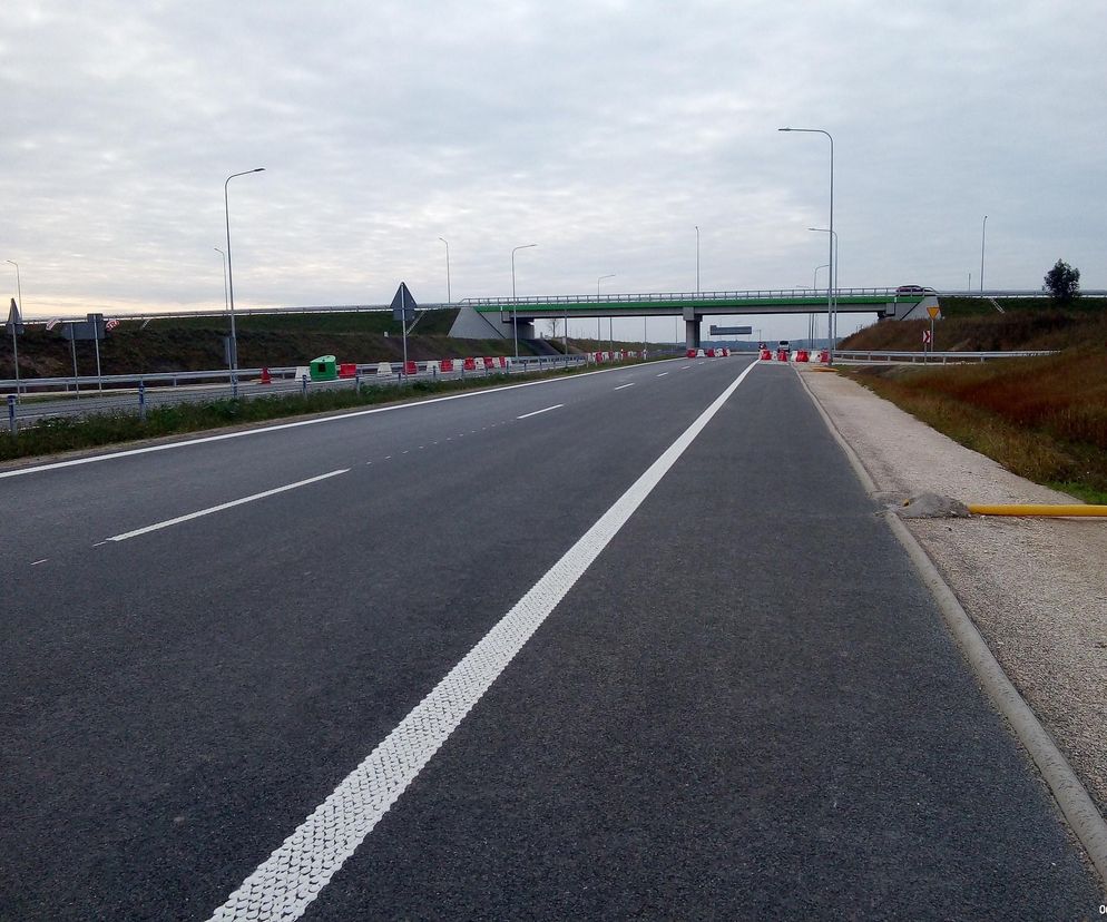 Kluczowy odcinek drogi w Podlaskiem niemal gotowy! Otwarcie zrewolucjonizuje ruch w regionie [ZDJĘCIA]