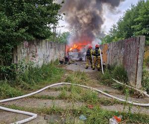 Na niebie widoczne były kłęby dymu. W Bielsko-Białej paliły się wraki samochodów