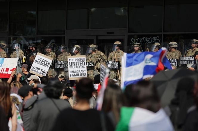 Protesty w Los Angeles coraz silniejsze. Emocje podsycają fałszywe zdjęcia i teorie spiskowe