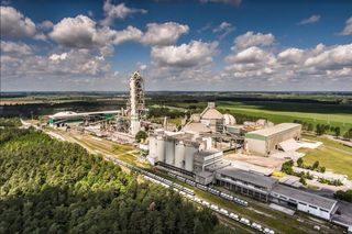 Czy będziemy budować z betonu bez cementu? Co może zastąpić cement? 
