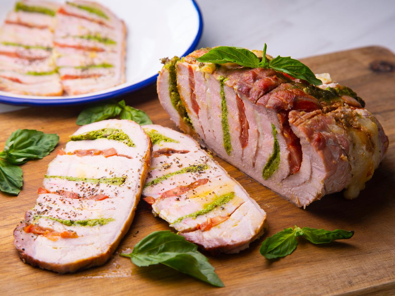 Schab nadziewany po włosku pomidorami, pesto i mozzarellą