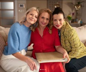 Rodzinka.pl nowy 17 sezon. Natalia (Małgorzata Kożuchowska), Maria (Agata Kulesza), Viola (Magdalena Stużyńska) 