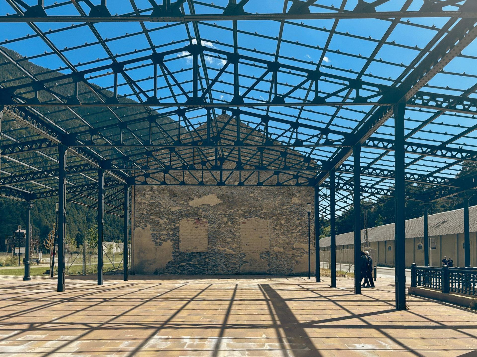  Canfranc Estación, Hiszpania. Dawny dworzec kolejowy zamienił się w luksusowy hotel