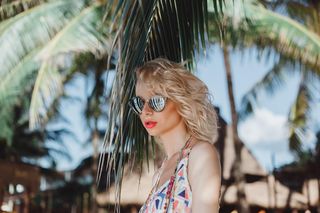 Ta fryzura będzie hitem lata 2025! Idealne cięcie zarówno dla prostych, jak i kręconych włosów