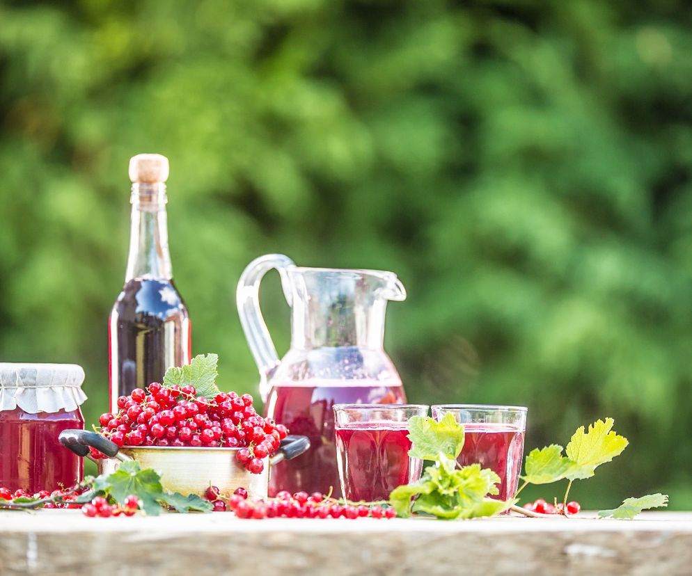 Sok z czerwonej porzeczki - przepis na sok porzeczkowy na zimę