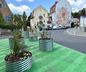 Nowy Plac Powstańców w Lesznie powstał na chwilę.  To prototypowanie przestrzeni 