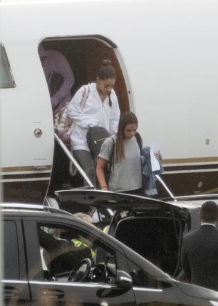 Ariana Grande na lotnisku Stansted