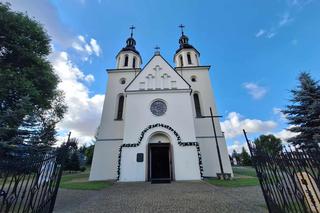 Dom, gdzie ukrywał się Jacek Jaworek, leży 15 metrów od kościoła. Najciemniej zawsze pod latarnią