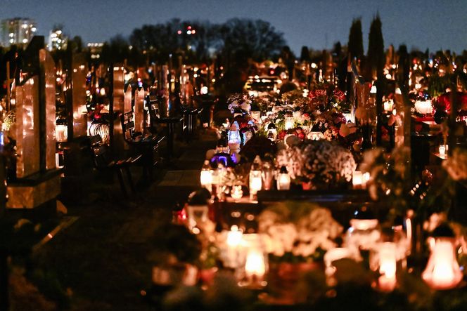 1 listopada na Cmentarzu Łostowickim w Gdańsku. Tak wygląda w dniu Wszystkich Świętych