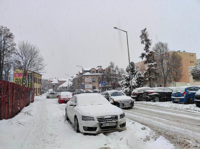 Potężny atak zimy w Małopolsce. Śnieg sypie bez przerwy