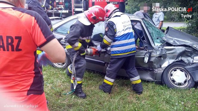 Poważnie wyglądający wypadek w Tychach: Dwie osoby trafiły do szpitala