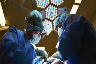 To pierwsza taka operacja w Europie. Krakowscy lekarze zamienili funkcjonowanie komór serca