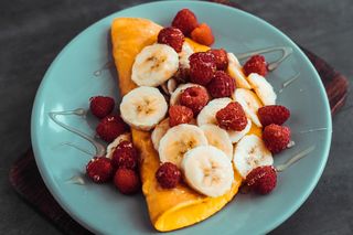 Zamiast piec sernik, usmaż go na patelni. Puszysty omlet japoński zrobisz w 15 minut 
