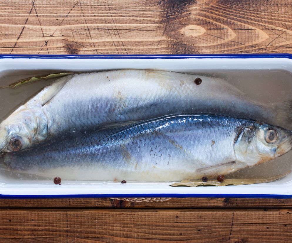 Śledzie z konserwowane w soli czy w solance?