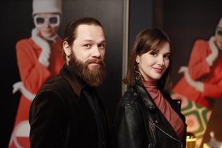 M jak miłość odc. 1796. Ania (Alina Szczegielniak), gangster Robert (Kamil Drężek)