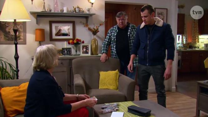 Na Wspólnej, odc. 2805. Maria (Bożena Dykiel), Joachim (Michał Jurkowski), Włodek (Mieczysław Hryniewicz)