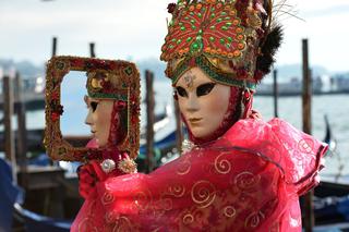 Chińczycy chcieli otruć 2 miliony Włochów?! Toksyczne maski karnawałowe dla dzieci i dorosłych skonfiskowane