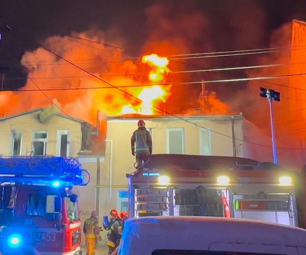 Nocny pożar w Falenicy. Strażacy walczyli z ogniem do rana