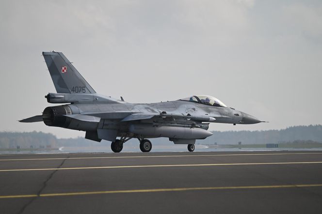 Zamknięte lotniska w Rzeszowie i Lublinie. Polska poderwała myśliwce