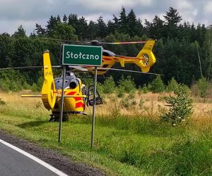 Tragiczny wypadek na DK 25 w Stołcznie. Nie żyje 27-letnia kobieta, pięć osób rannych