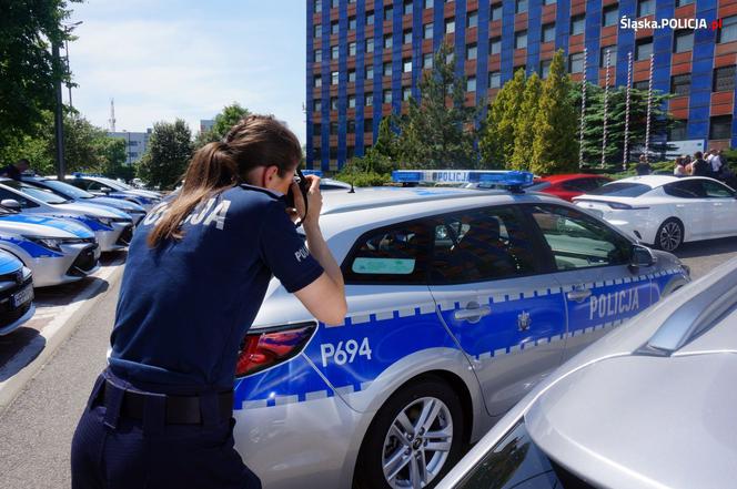 Śląska policja ma nowe radiowozy - hybrydowe Toyoty Corolle i szybkie Kie Stinger