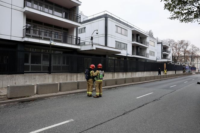 Zamknięta ulica w centrum Warszawy. Tajemnicze ćwiczenia, chodzi o ambasadę.