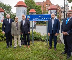 Toruńskie obchody Święta 4 czerwca. Tegoroczne uroczystości upamiętniające to wydarzenie, z udziałem marszałka, prezydenta i działaczy ówczesnej Solidarności