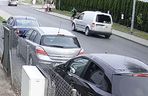 Wyprzedzając nastolatka na skrzyżowaniu, kobieta zajechała mu drogę