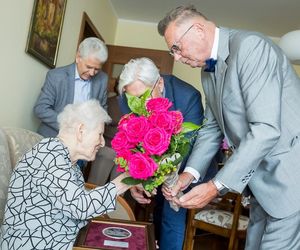 Stuletnie bydgoszczanki. Prakseda była listonoszką, potem kopała okopy. Wiesława zrobiła wszystko, by zostać nauczycielką