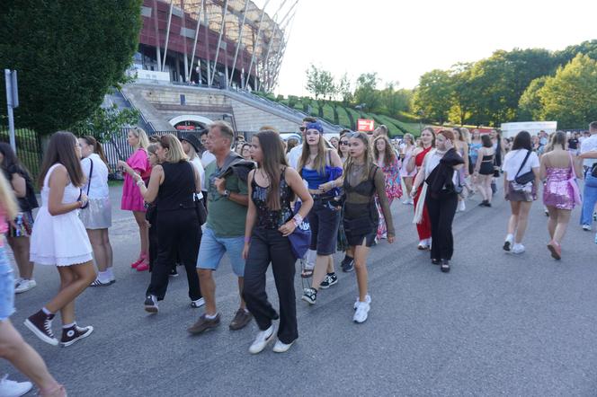 Fani Taylor Swift w drodze na Stadion Narodowy. Koncert N1 1.08.2024