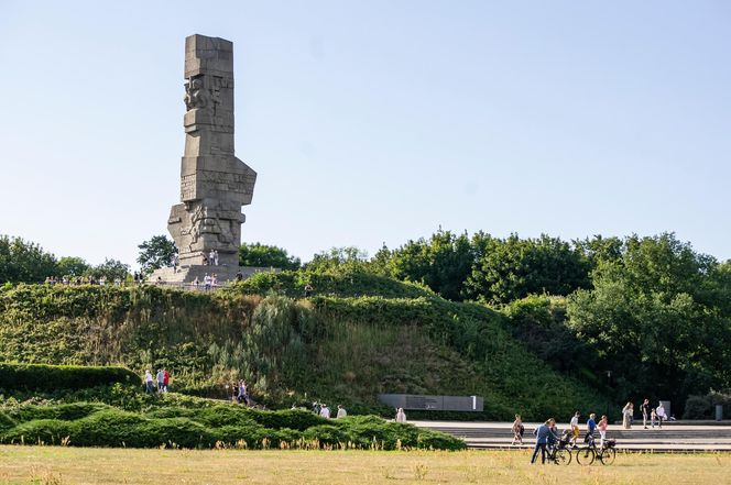 Gdańsk. Znieważył pomnik Obrońców Westerplatte. 41-latek usłyszał zarzuty [ZDJĘCIA].