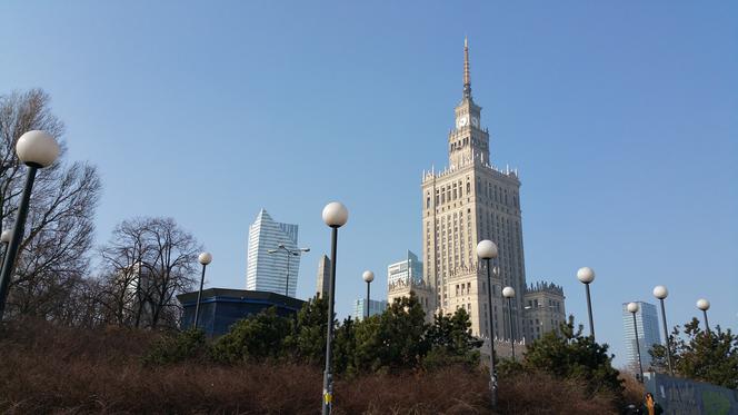 Warszawa wspiera Bejrut. Pałac Kultury i Nauki rozbłyśnie w barwach Libanu