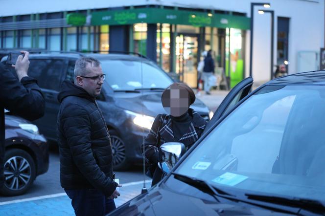 Przemysław Czarnecki opuszcza izbę wytrzeźwień