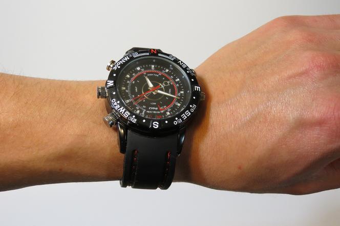 Skradzione zegarek i sygnet są warte około 18 tysięcy złotych (Zdjęcie poglądowe)
