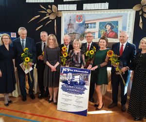 100 par zatańczyło poloneza na 100-lecie siedleckiego Ekonomika