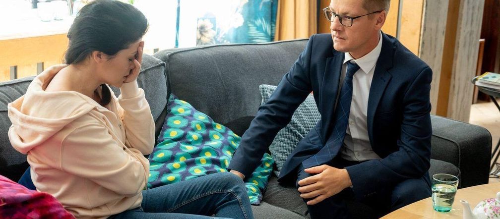 M jak miłość, odcinek 1883: Kinga molestowana! Obrzydliwy Hoffman wreszcie dopnie swego