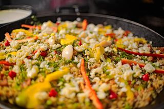 Paella w śniadaniowym wydaniu. Tym daniem naje się cała rodzina