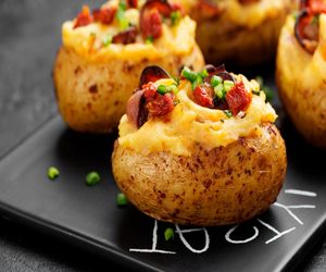 Najlepszy dodatek nie tylko do dań z grilla. Te ziemniaki to hit każdego spotkania