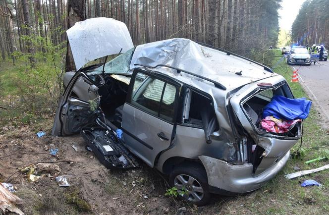 Tragiczny wypadek w Radawie. Nie żyje 20-letni kierowca 