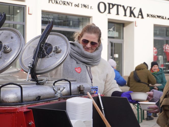 33. Finał Wielkiej Orkiestry Świątecznej Pomocy. Dziennikarze Radia ESKA rozgrzewają Tarnów pysznym żurkiem!