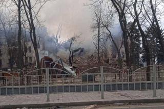 Zbombardowany teatr w Mariupolu
