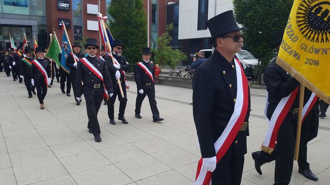 Tyle szczęścia na raz tylko w Bydgoszczy. Przez miasto maszerowało 150 kominiarzy, w tym trzech z Włoch