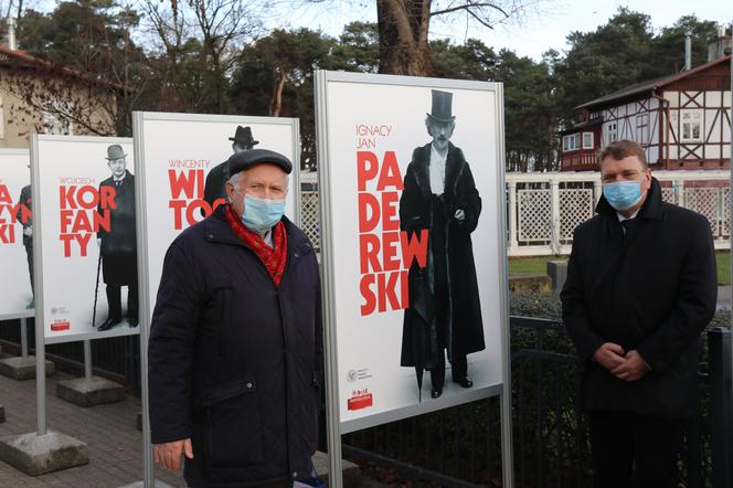 Wystawa Ojcowie Niepodległości na promenadzie w Brzeźnie
