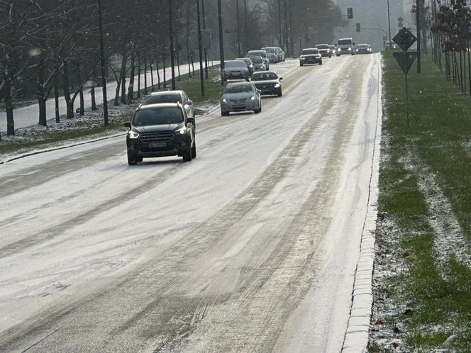 Pierwszy śnieg w Warszawie. Zablokowana Dolina Służewiecka