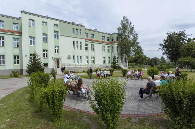 ŚCINAWA, OŚRODEK CHORÓB OTĘPIENNYCH. DYREKTOR OŚRODKA - MICHAŁ HAJTKO.