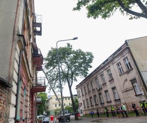 Pani Sylwia zginęła, a jej mąż walczy o życie. Zarwał się pod nimi balkon. Sprawą zajmie się prokuratura.