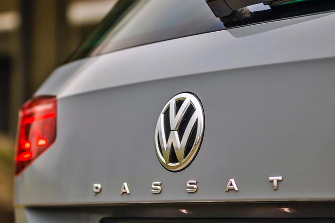 Volkswagen Passat Variant R-Line Edition 2.0 TDI 240 KM DSG7 4MOTION