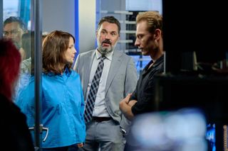 Na Wspólnej odc. 3922: Tomek Gęba (Paweł Dobek), Marta (Joanna Jabłczyńska), Adrian Baliszewski (Piotr Jankowski)