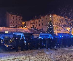 Poruszający gest policjantów i strażaków z Podkarpacia. Zrobili to dla zmarłych kolegów, słowa stają w gardle